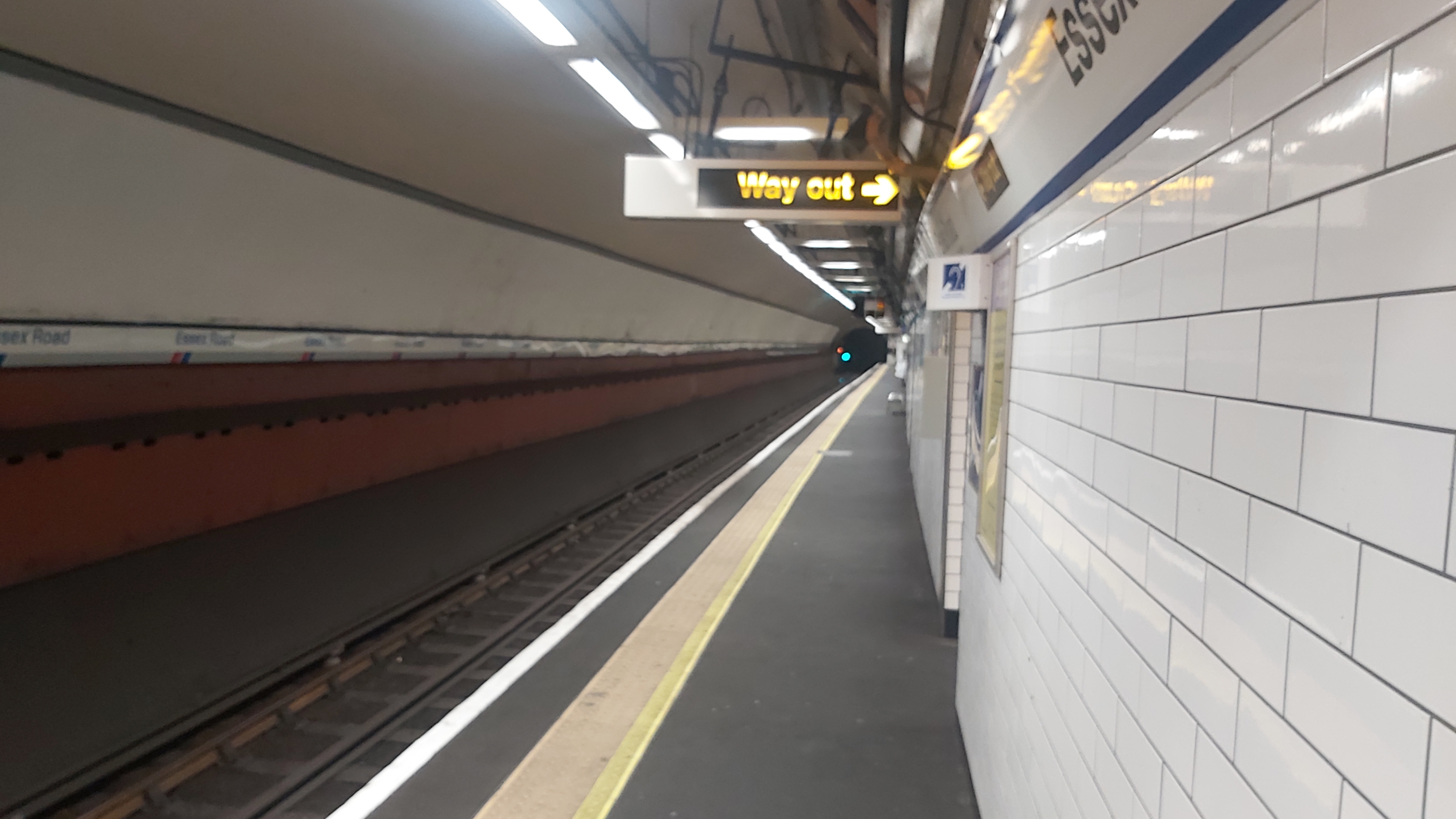 The southbound platform at Essex Road station. The platform is also deserted.